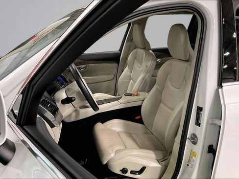 Certified 2023 Volvo XC90 B6 Ultimate AWD/4WD image 28
