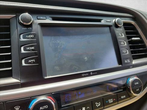 Used 2015 Toyota Highlander XLE AWD/4WD image 23