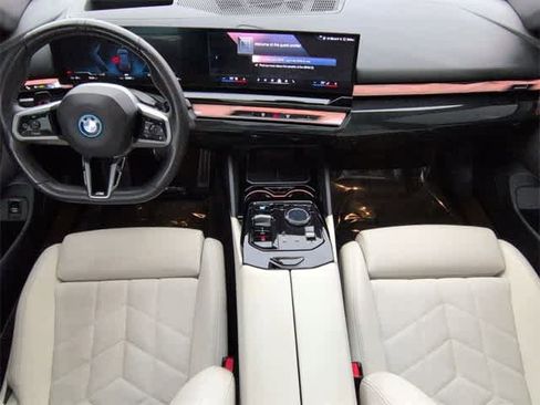 Used 2025 BMW i5 xDrive40 w/ M Sport Package image 15