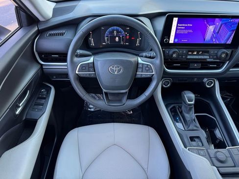 Used 2024 Toyota Grand Highlander XLE image 3