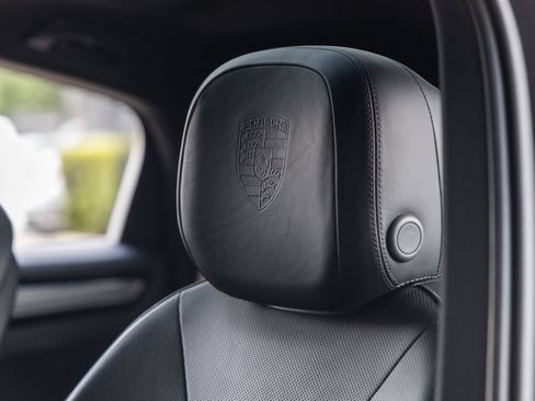 Certified 2023 Porsche Cayenne Platinum Edition AWD/4WD image 27