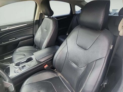 Used 2019 Ford Fusion Titanium FWD image 12