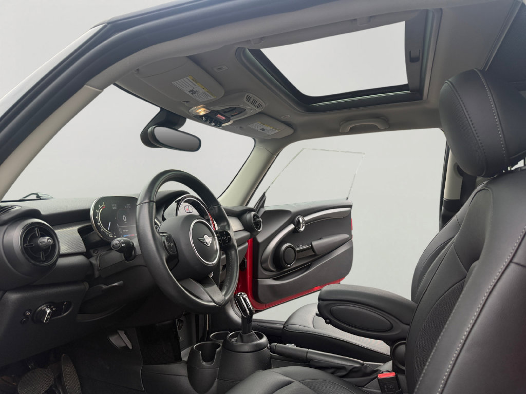 Used 2023 MINI Cooper 2-Door Hardtop FWD image 9