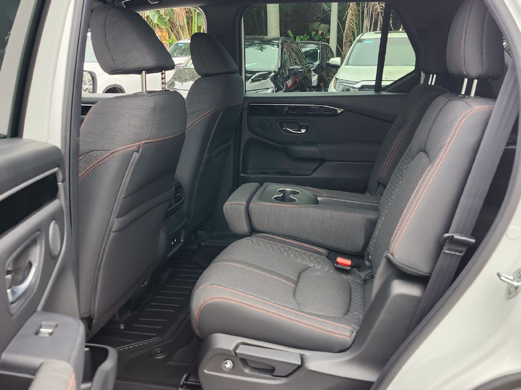 New 2026 Honda Pilot Sport image 9