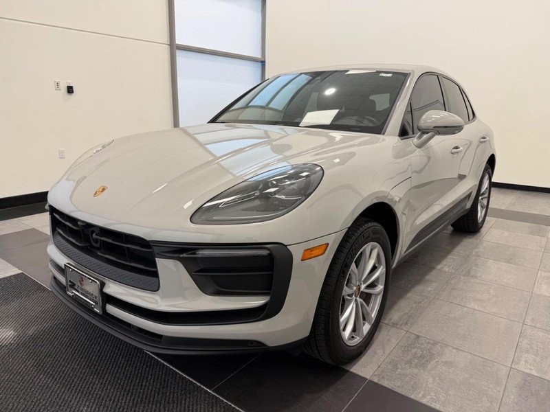 Certified 2025 Porsche Macan AWD/4WD image 1