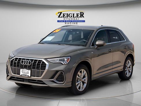 Used 2024 Audi Q3 2.0T Premium AWD/4WD image 3