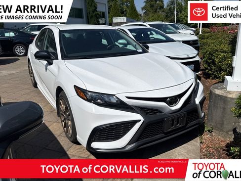 Used 2024 Toyota Camry SE FWD image 1