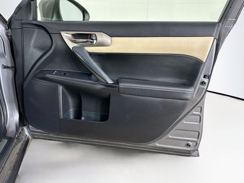 Used 2014 Lexus CT 200h image 30