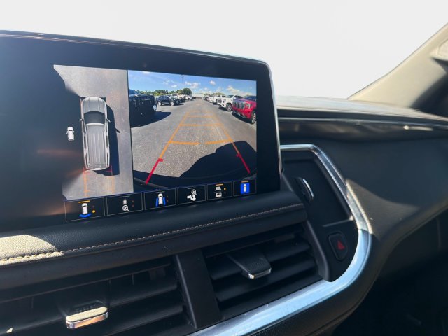 Used 2022 GMC Yukon XL AT4 w/ AT4 Premium Package AWD/4WD image 20