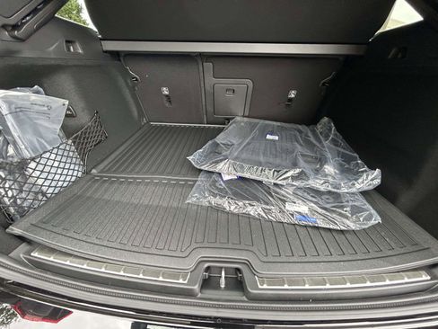 New 2026 Volvo XC60 T8 Ultra w/ Climate Package AWD/4WD image 18