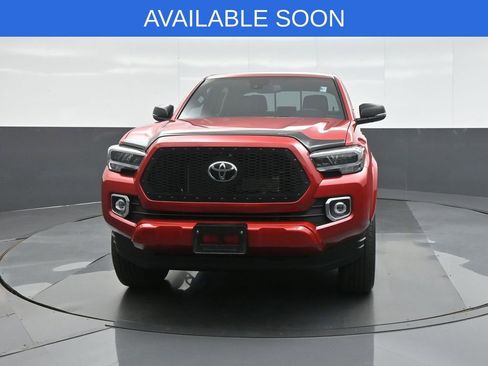 Used 2020 Toyota Tacoma Limited AWD/4WD image 2