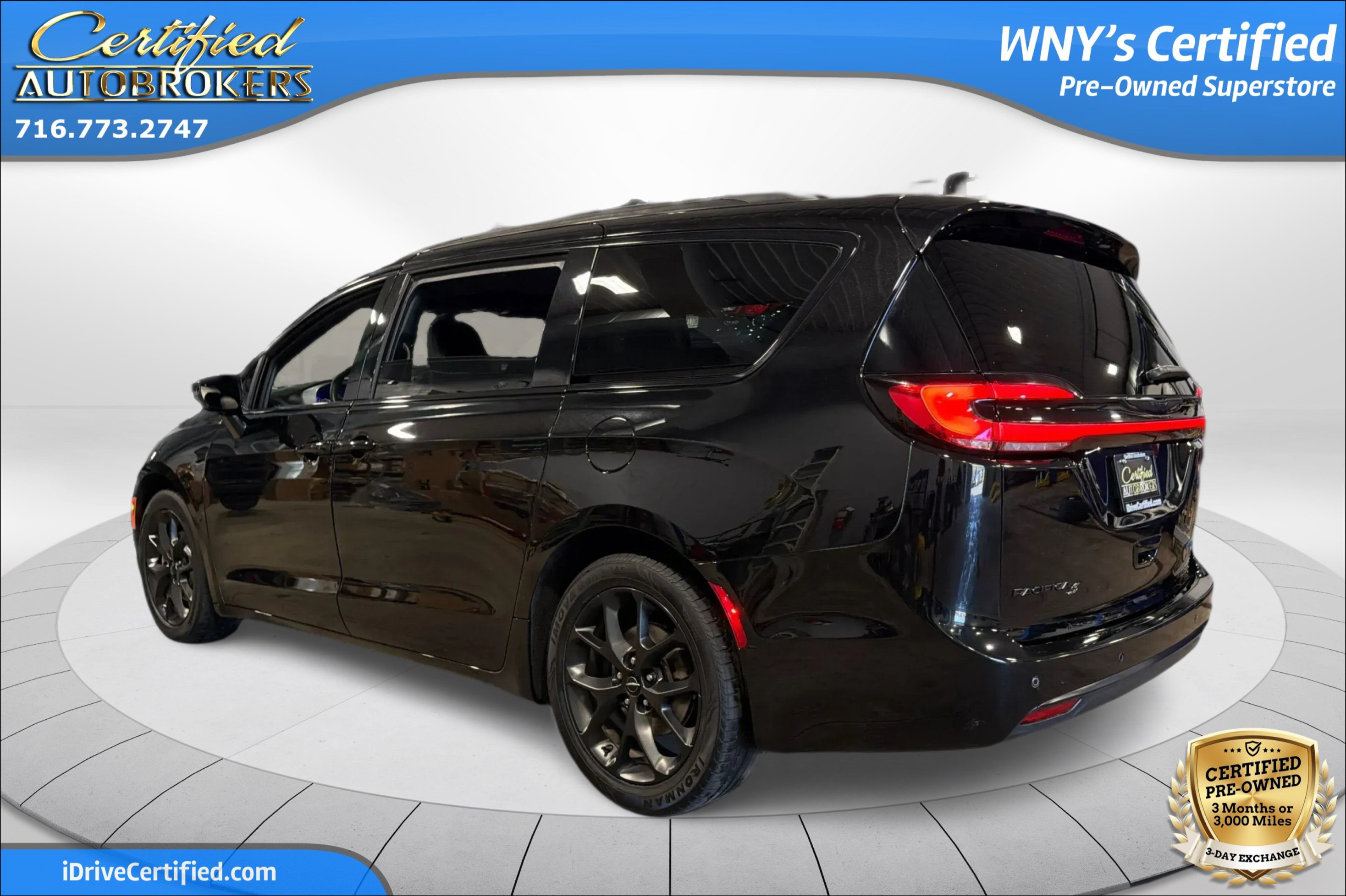 Used 2025 Chrysler Pacifica Limited FWD image 8