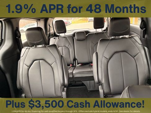 New 2026 Chrysler Pacifica Select FWD image 28
