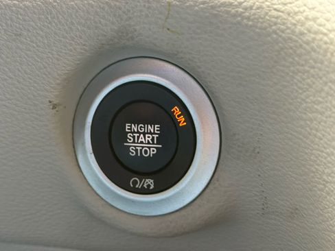 Used 2024 Chrysler Pacifica Limited image 16