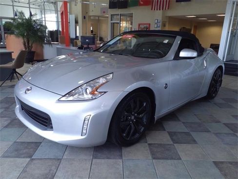 Certified 2017 Nissan 370Z Roadster image 16