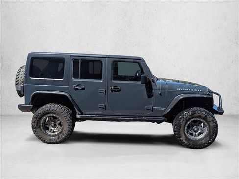 Used 2017 Jeep Wrangler Unlimited Rubicon w/ Connectivity Group AWD/4WD image 4