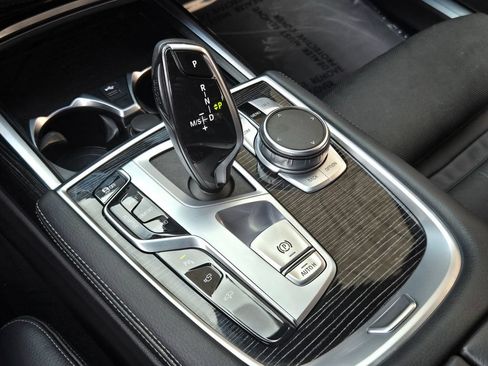 Used 2022 BMW 740i w/ M Sport Package RWD image 25