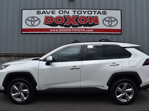 Used 2021 Toyota RAV4 Limited AWD/4WD image 8