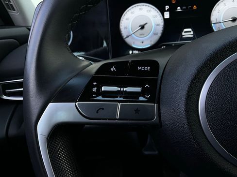 Used 2025 Hyundai Elantra Limited image 38