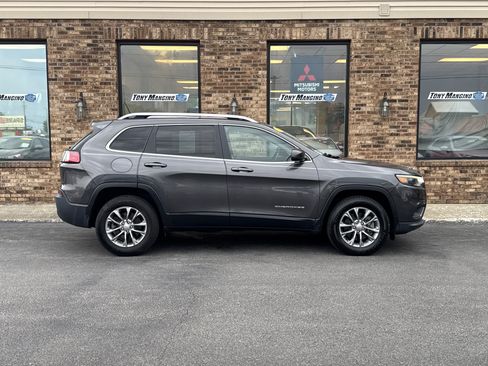 Used 2019 Jeep Cherokee Latitude Plus w/ Cold Weather Group AWD/4WD image 6