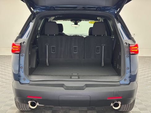 Used 2023 Chevrolet Traverse LT FWD image 9