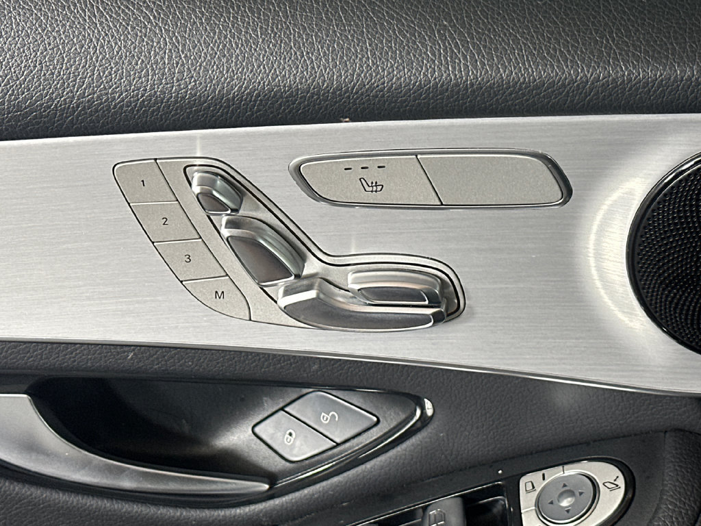 Used 2022 Mercedes-Benz GLC 300 image 11