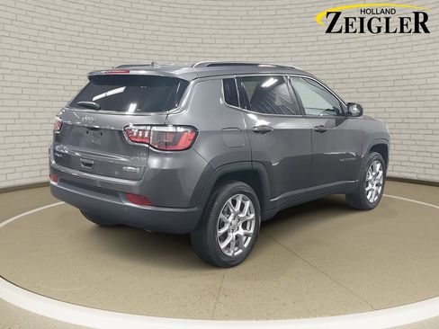 Used 2022 Jeep Compass Latitude image 5