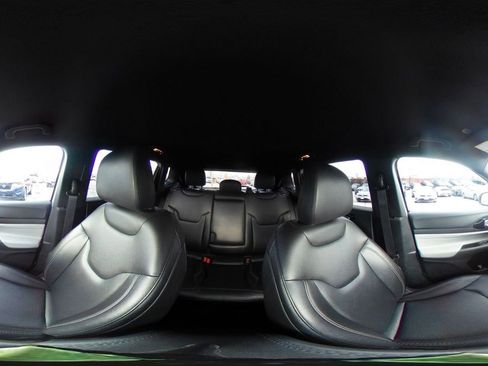 Used 2025 Jeep Compass Limited image 42