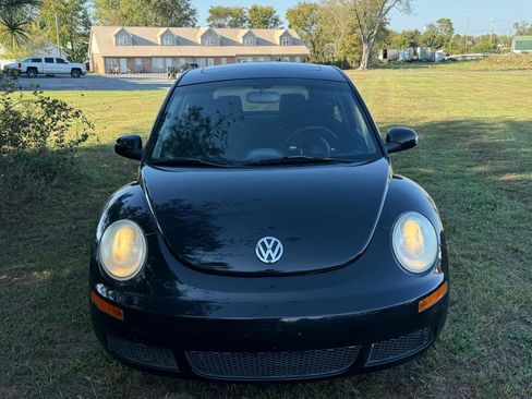 Used 2009 Volkswagen Beetle S FWD image 8