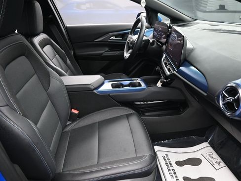 Used 2024 Chevrolet Equinox EV LT image 32