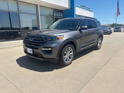 Used 2021 Ford Explorer XLT w/ Equipment Group 202A AWD/4WD image 1