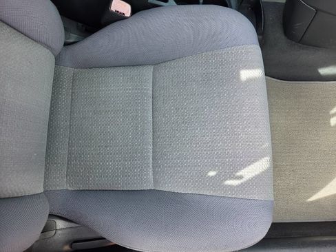 Used 2004 Toyota Matrix FWD image 38