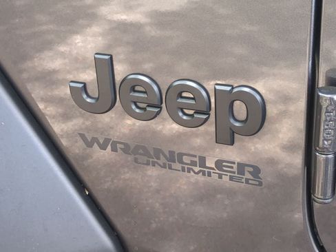 Used 2022 Jeep Wrangler Unlimited Sport w/ Sun And Sound Package AWD/4WD image 12