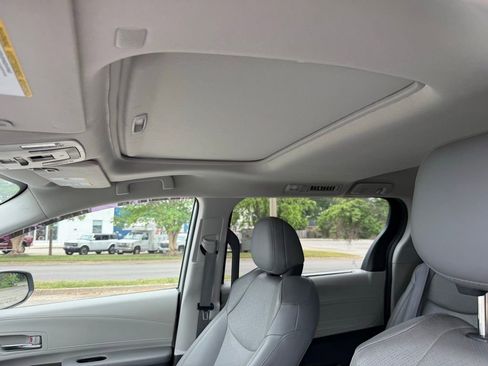Used 2021 Toyota Sienna Limited AWD/4WD image 13