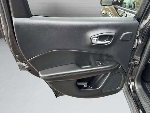 Used 2018 Jeep Compass Latitude w/ Popular Equipment Group image 18