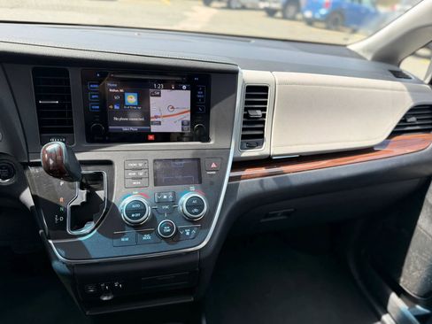 Used 2015 Toyota Sienna Limited AWD/4WD image 26