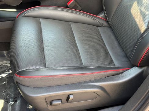 Used 2023 Buick Envision Essence w/ Sport Touring Package AWD/4WD image 21
