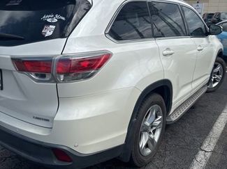 Used 2015 Toyota Highlander Limited Platinum FWD video 2