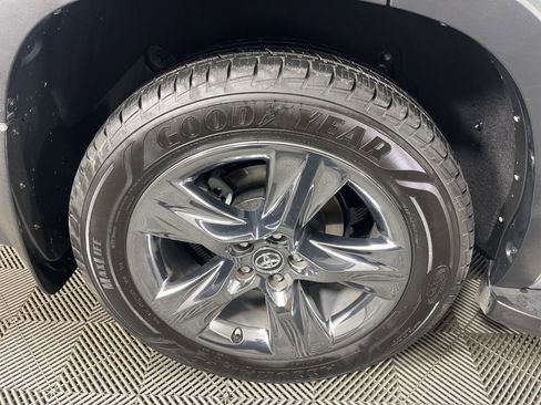 Used 2018 Toyota Highlander Limited Platinum image 18