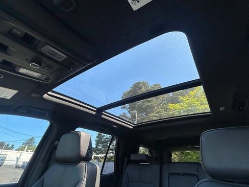 Used 2021 Chevrolet Tahoe RST AWD/4WD image 32