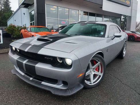 Used 2016 Dodge Challenger SRT Hellcat image 5