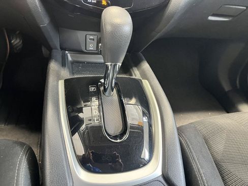 Used 2014 Nissan Rogue SV w/ SV Moonroof Package AWD/4WD image 21