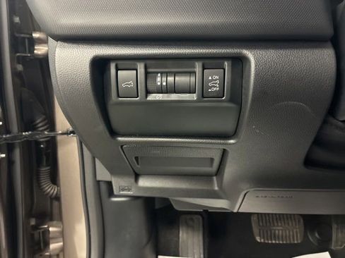 Used 2025 Subaru Forester Premium AWD/4WD image 24