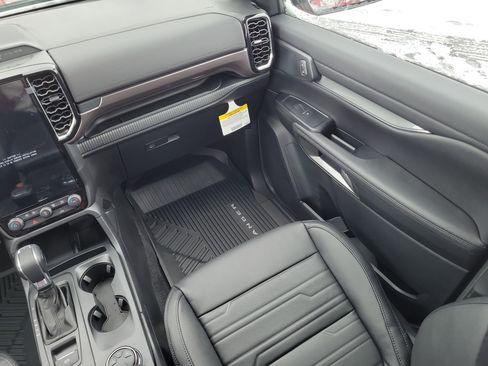 New 2025 Ford Ranger Lariat w/ Black Appearance Package image 14