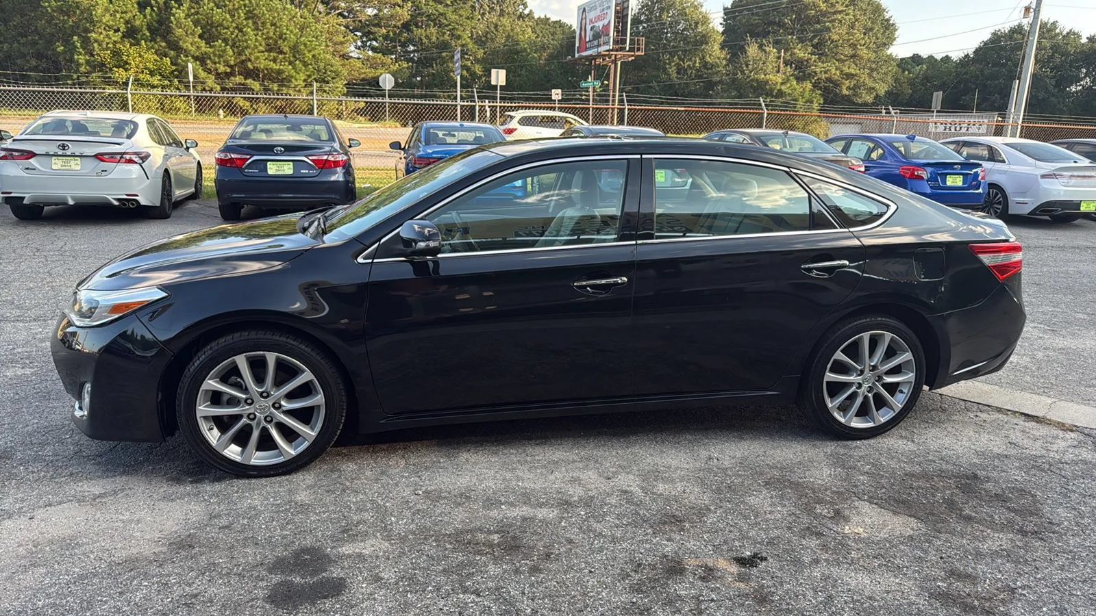 Used 2014 Toyota Avalon XLE Touring FWD image 4