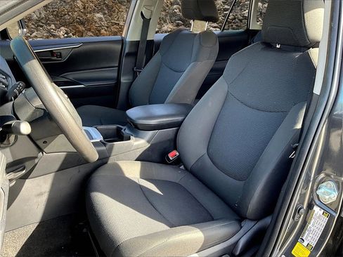 Used 2023 Toyota RAV4 LE image 23