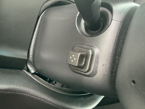 Used 2017 Cadillac Escalade Premium Luxury image 77