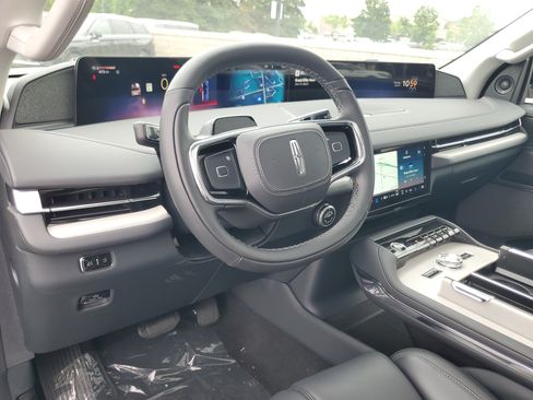 New 2026 Lincoln Navigator Reserve AWD/4WD image 14