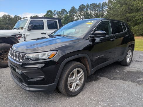 Used 2023 Jeep Compass Sport AWD/4WD image 2