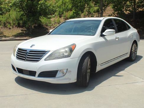 Used 2014 Hyundai Equus Signature RWD image 3